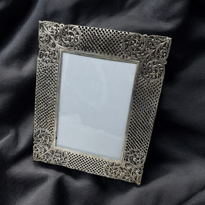 iconic silver photoframe